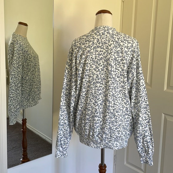 💙GHANDA CO. blue and white floral pullover “Maggie” - Picture 3 of 15
